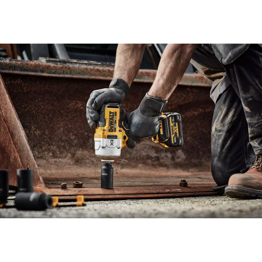 DEWALT 20V MAX XR 1/2 in. Brushless High Torque Impact Wrench Kit with Hog Ring Anvil DCF961GP1 - Image 11