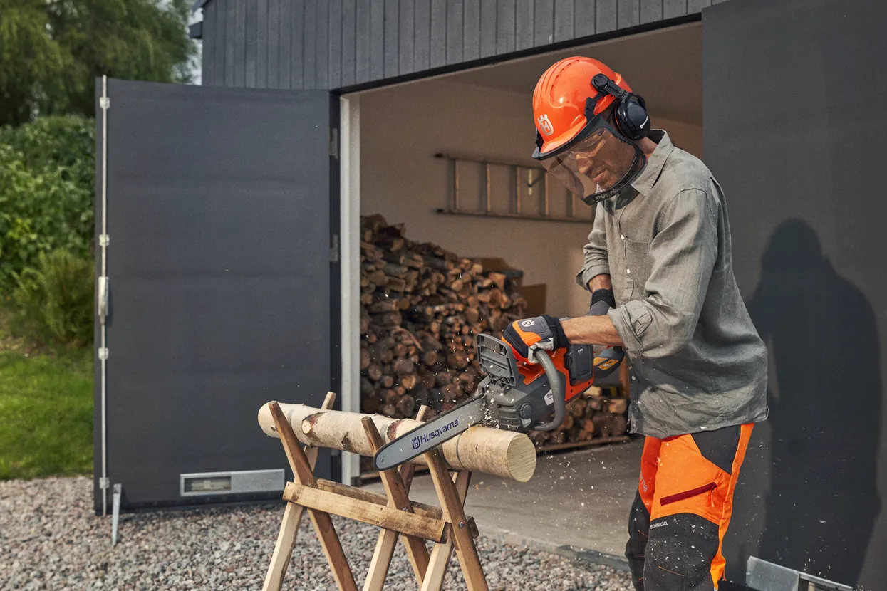 Husqvarna Power Axe 225i 14 inch 40V Battery Powered Cordless Chainsaw, Battery and Charger Not Included 970547501 - Image 2