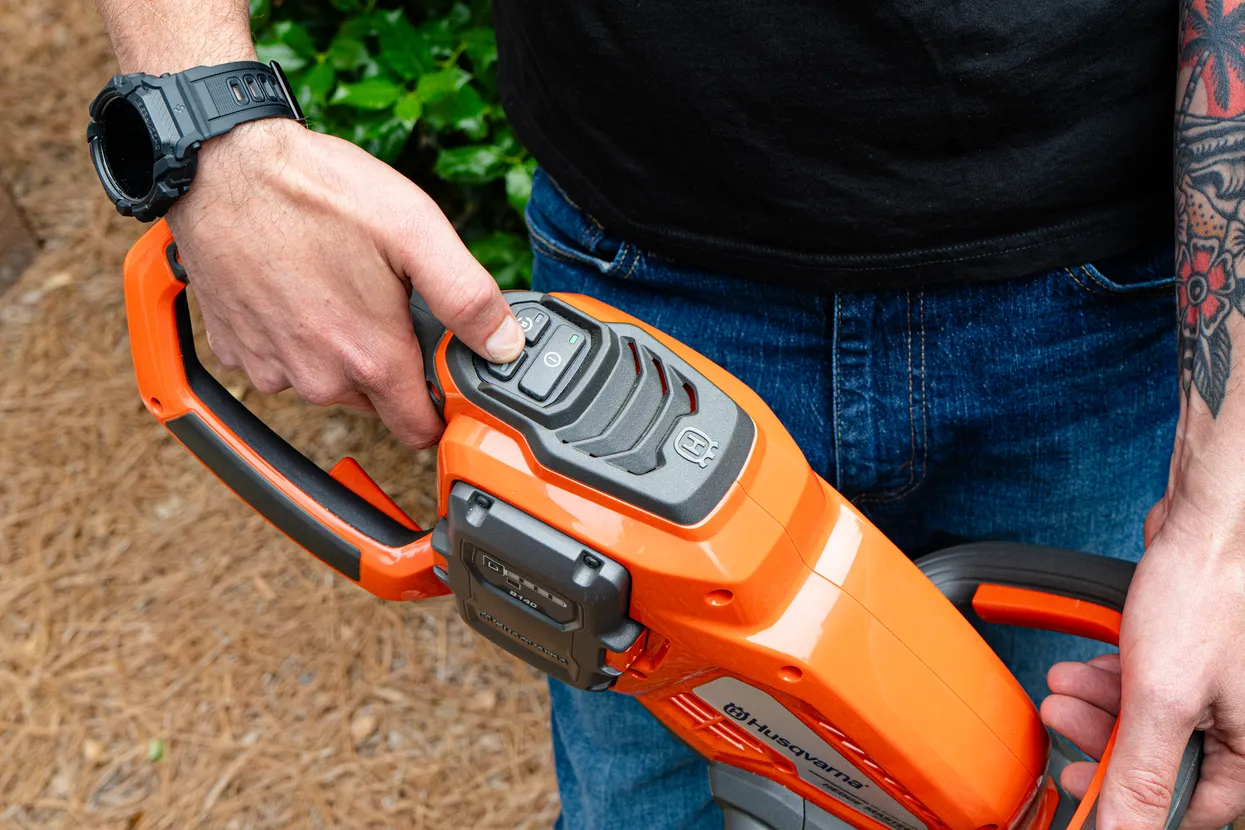 Husqvarna MAX Hedge Master 320iHD60 24 inch 40V Battery Powered Cordless Hedge Trimmer, Battery and Charger Not Included 970592601 - Image 8