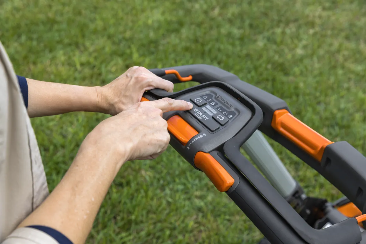 Husqvarna Lawn Xpert™ LE322R 40-volt 21-in Self-propelled Battery Push Mower (Tool Only) 970607501 - Image 8