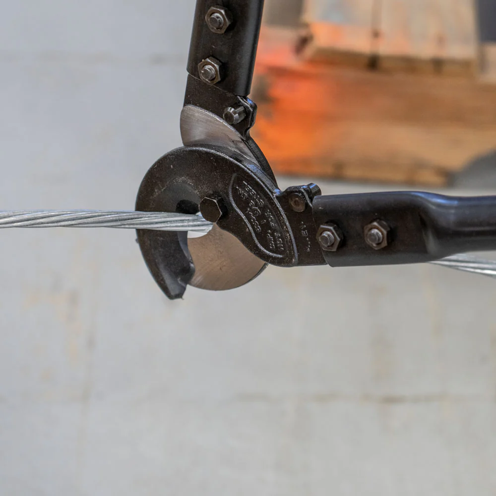 KLEIN TOOLS 25" Standard Cable Cutter - Image 4