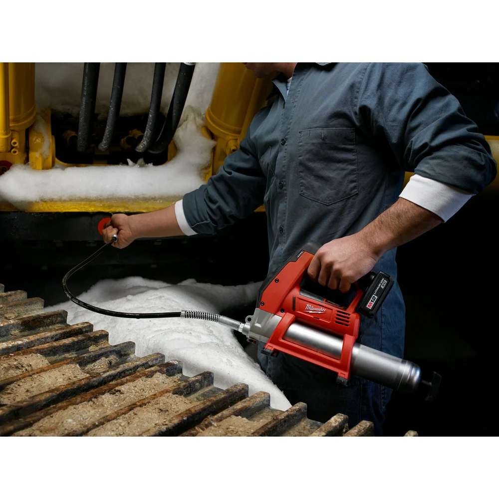Milwaukee M12 Cordless Lithium-Ion Grease Gun M12 2446-20 - Image 4