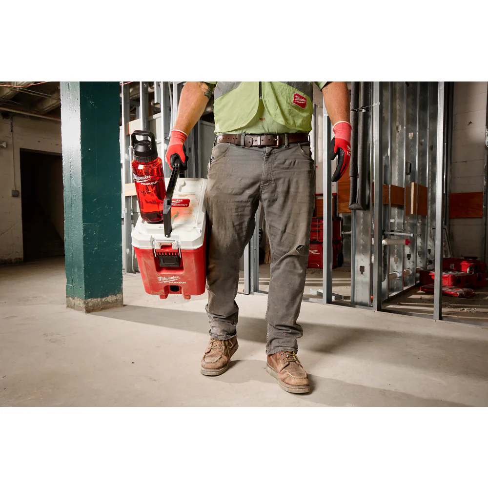 Milwaukee 36oz PACKOUT Bottle with Chug Lid PACKOUT 48-22-8373B - Image 19