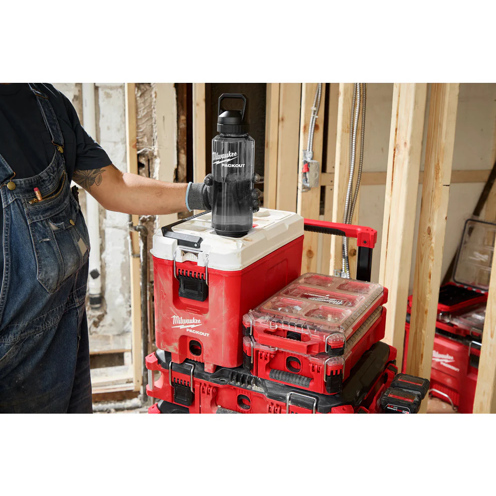 Milwaukee 36oz PACKOUT Bottle with Chug Lid PACKOUT 48-22-8373B - Image 6