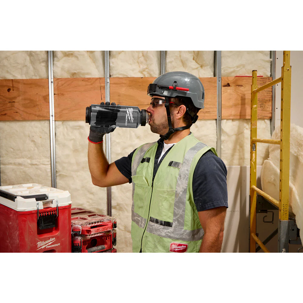 Milwaukee 36oz PACKOUT Bottle with Chug Lid PACKOUT 48-22-8373B - Image 9